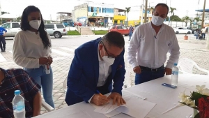 Firma de convenio para implementar servicios de Educaci&oacute;n Superior en Atacames