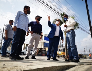 Alcalde Saldarriaga verifica se respete l&iacute;nea de fabrica