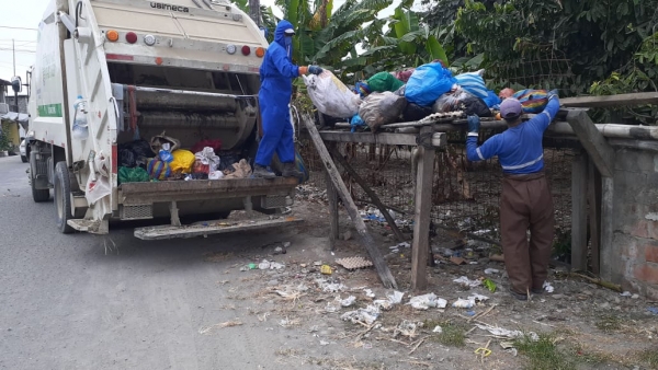Recolecci&oacute;n de desechos s&oacute;lidos se cumpli&oacute; a satisfacci&oacute;n durante reciente feriado en Atacames