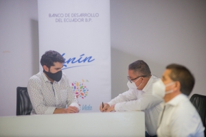 Alcalde Fredy Saldarriaga firm&oacute; convenios con Banco de Desarrollo del Ecuador